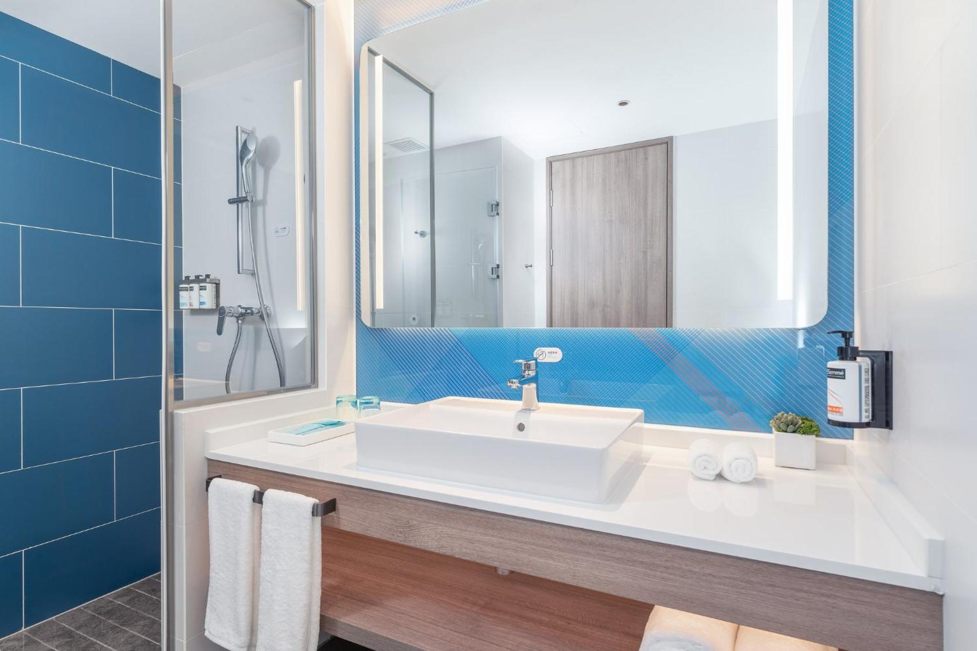 Holiday Inn Express Guangzhou Panyu Dashi By Ihg Exterior photo